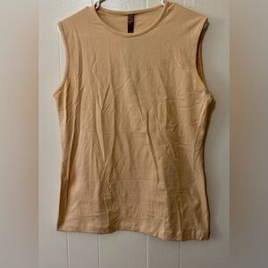 💰 4 for $10 NWT Fitted Tan Tank Top with Sleeveless Design